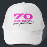 70. Geburtstagshut| 70 und fabelhaft! Truckerkappe<br><div class="desc">Rosa 70. Geburtstagshut| 70 und fabelhaft! Personalisierbare Altersnummer Niedlichen siebzigste Geschenkidee für Mama,  Oma,  Schwester etc.</div>