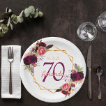70. Geburtstagsparty Bordeaux Blumengold weiß Pappteller<br><div class="desc">Ein Teller für eine 70. Geburtstagsparty. Ein eleganter weißer Hintergrund mit einem geometrischen Rahmen aus Imitaten. Die Einrichtung ist mit dunklen lila und bordeauxfarbenen Blume, Rose und Boho-Federn geschmückt. Vorlagen für einen Namen, Alter 80 und ein Datum. Geburtsdatum oder Geburtsdatum des Party. Der Name wird mit einem handgeschriebenen Stift geschrieben,...</div>