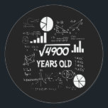 70 Jahre altes Tagesmathematik Lehrer 70. Geburtst Runder Aufkleber<br><div class="desc">Birthday Design Für alle,  die das Horoskop sagen schwierig & Stubborn Aber ganz wert.Tragen Sie es mit Stolz auf die Arbeit,  Schule Gymnastik perfekt,  um mit Shorts,  Leggings oder Jeans für einen lässigen und trendigen Look zu verbinden</div>