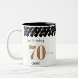 70 Jahre Schläge und Lächeln Zweifarbige Tasse
