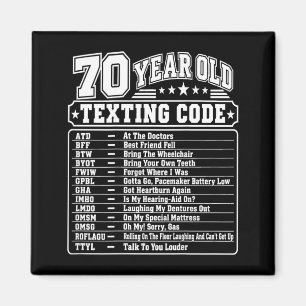 70-jähriger Senior, der Code auf dem Rücken Grafik Magnet