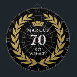70 So, was Funny Laurel Wreath Crown 70. Geburtsta Dartscheibe<br><div class="desc">70 So, was Funny Laurel Wreath Crown 70. Geburtstag Dart Board. Ein lustiges Zitat bin ich 70, so was in modernen, fetten Schriftart. Das Design hat einen Lorbeerkranz um die Worte herum und eine Krone über dem individuelle Name. Füge Deinen Namen hinzu. Perfektes Geschenk für einen Mann mit einem Sinn...</div>