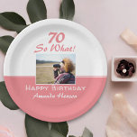 70 So, was Funny Zitat 70. Geburtstag Foto Pappteller<br><div class="desc">70 So,  was Funny Zitat 70. Geburtstag Foto Papier Teller. Funny und inspirierend 70 so,  was Sprichwort in einem modernen Drehbuch. Fügen Sie Ihr Foto hinzu und ändern Sie den Namen und jeden Text auf den Tellern. Ideal für eine Frau mit einem Sinn für Spaß.</div>