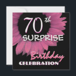 70. ÜBERRASCHUNG Geburtstag Rosa Sonnenblume 001 Einladung<br><div class="desc">Dieses farbenfrohe, rosa Sonnenblumendesign lädt die Leute zu einem überraschenden Geburtstagsfest ein. Der gesamte Text ist vollkommen anpassbar. Personalisieren Sie Ihre Geburtstagsdaten und Party-Details! Sie können mit verschiedenen Papiertypen experimentieren, indem Sie auf den Reiter "Einladungs-Optionen" oben rechts klicken. Diese Einladung ist derzeit auf einem eisgefliesten Metallpapier für einen besonderen Schimmer...</div>