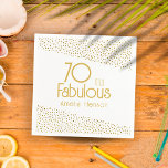 70 und fabelhafter Gold Glitzer 70. Geburtstag Serviette<br><div class="desc">70 und fabelhafte Gold Glitzer 70. Geburtstagsparty Napkins. Moderne und elegante Geburtstagsnapkins mit trendiger Typografie und Imitaten mit goldenen Glitzer Punkten. Das Design hat einen individuelle Name. Machen Sie personalisierten Servietten zum 70. Geburtstag für sie.</div>