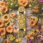 70er Garden Yellow Skateboard<br><div class="desc">Spaß und funky gelber 70er inspiriert Blumen</div>