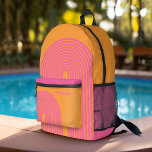 70er Inspirierte Linie Art - Orange Pink Rainbow A Bedruckter Rucksack<br><div class="desc">Ein rotes Design mit gestreiften Mustern und runden Formen in Orange und Rosa. Ein kühnes,  aber minimales Design mit einem optionalen Bereich zum Hinzufügen von Text.</div>