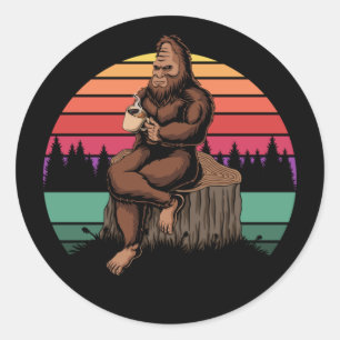 70er Retro Bigfoot & Coffee Runder Aufkleber