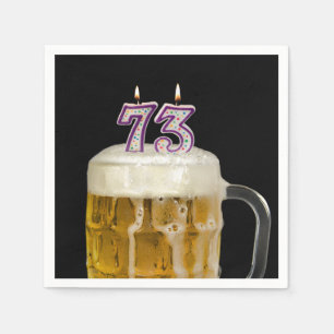 73. Geburtstagsbiere auf schwarzen Napkins Serviette