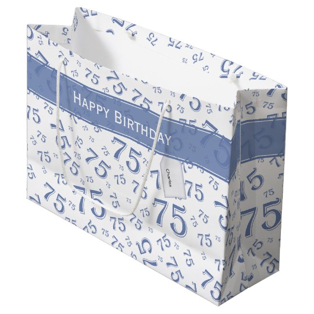 75. Happy Birthday Blue/White Number Pattern Große Geschenktüte (Vorderseite Schrägansicht)
