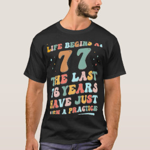 77. Geburtstag Mann Frau 2023 Groovy Life beginnt T-Shirt