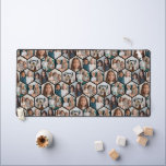 7 Foto Collage - funky hexagon pattern - schwarz Schreibtischunterlage<br><div class="desc">Diese lustige Foto-Montage beinhaltet einen Platz für 7 Bilder. Das Raster besteht aus sechseckigen Fotos mit viel Platz, um Ihre Lieblings-Party-Bilder hinzuzufügen. Quadratische Foto funktionieren am besten mit dieser Vorlage. Fügen Sie Ihre Lieblings-Bilder zu dieser lustigen Vorlage. Sie können quadratische Fotos oder beliebige Foto für dieses Raster verwenden. Wenn Sie...</div>