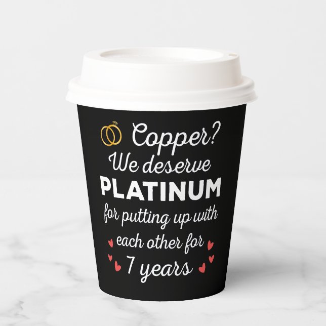 7. Hochzeitstag I - Copper Funny Couple Pappbecher (Vorderseite)
