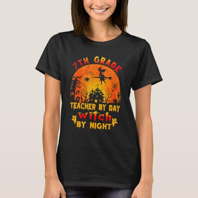 7th Grade Teacher By Day Witch By Night Costume Ha T-Shirt (Vorderseite)