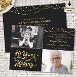 80. Geburtstag Dann & Jetzt Fotos String Lights Einladung<br><div class="desc">Die 80. Geburtstagsfeier in Schwarz und Gold lädt Ihre Gäste mit Streichleuchten in einem Retro-Typografie-Design ein. 80 JAHRE IN THE MAKING, die ihr Geburtsjahr in das Design einbinden. Beinhaltet DANN und JETZT Fotos für eine lustige Einladung. Party Einladung Details sind auf der Rückseite. FOTO-TIPP: Wählen Sie ein Foto mit dem...</div>