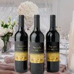 80. Geburtstag schwarzes Gold eleganter Name Weinetikett<br><div class="desc">Elegant,  klassisch,  glamourös und weiblich für einen 80. Geburtstag. Ein goldfarbenes Band und Bogen mit goldenem Glitzer und Funkeln,  ein bisschen Bling und Luxus. Schwarzer Hintergrund. Vorlagen für den Namen,  das Geburtsdatum und das Datum des Jahrestages und die Altersnummer. Goldene Buchstaben.</div>