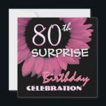 80. ÜBERRASCHUNG Geburtstag Rosa Sonnenblume 001 Einladung<br><div class="desc">Dieses farbenfrohe, rosa Sonnenblumendesign lädt die Leute zu einem überraschenden Geburtstagsfest ein. Der gesamte Text ist vollkommen anpassbar. Personalisieren Sie Ihre Geburtstagsdaten und Party-Details! Sie können mit verschiedenen Papiertypen experimentieren, indem Sie auf den Reiter "Einladungs-Optionen" oben rechts klicken. Diese Einladung ist derzeit auf einem eisgefliesten Metallpapier für einen besonderen Schimmer...</div>