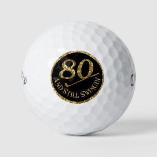 80 und immer noch schwingen' golfball
