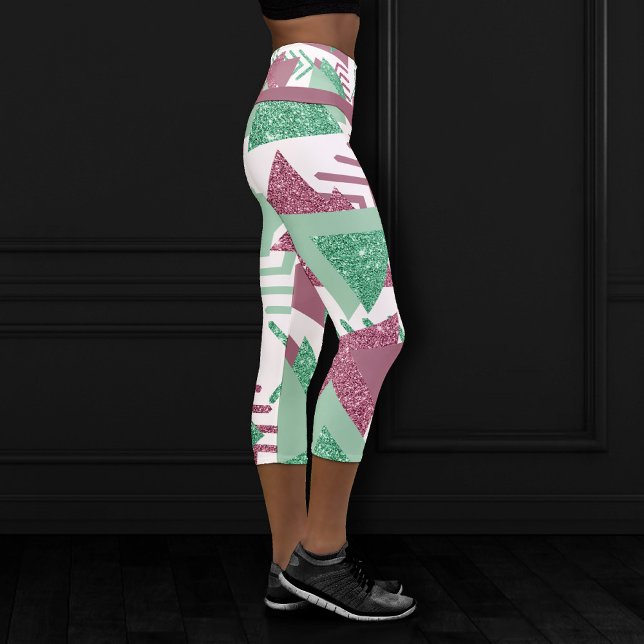 80er Fresh Abstrakt | Muster rosa und grüne Formen Capri Leggings (Von Creator hochgeladen)