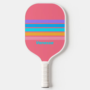 80er Neon-Sonnenaufgang über Streifen mit Namen Pickleball Schläger