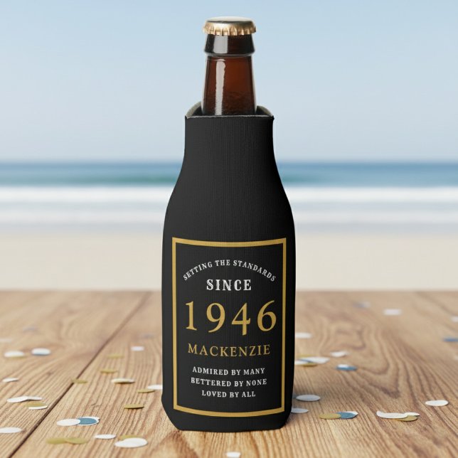 80th Birthday 1946 Name Elegant Chic Black Gold Flaschenkühler (Born 1946 bottle cooler. Beach background.)