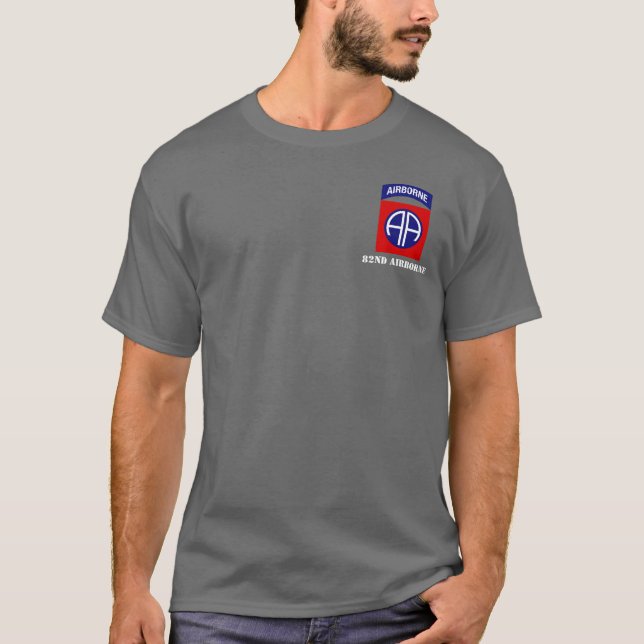 82. Im Flugzeug Abteilung "alle amerikanische T-Shirt (Vorderseite)