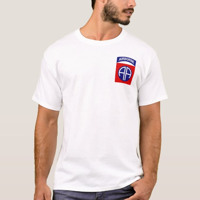 82. Im Flugzeug Abteilung "alle amerikanische T-Shirt (Vorderseite)