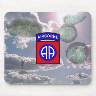 82. Im Flugzeug Abteilung mousepad
