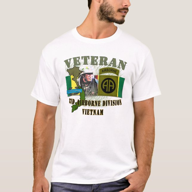 82. Im Flugzeug Div.-Vietnam (w/CIB) T-Shirt (Vorderseite)