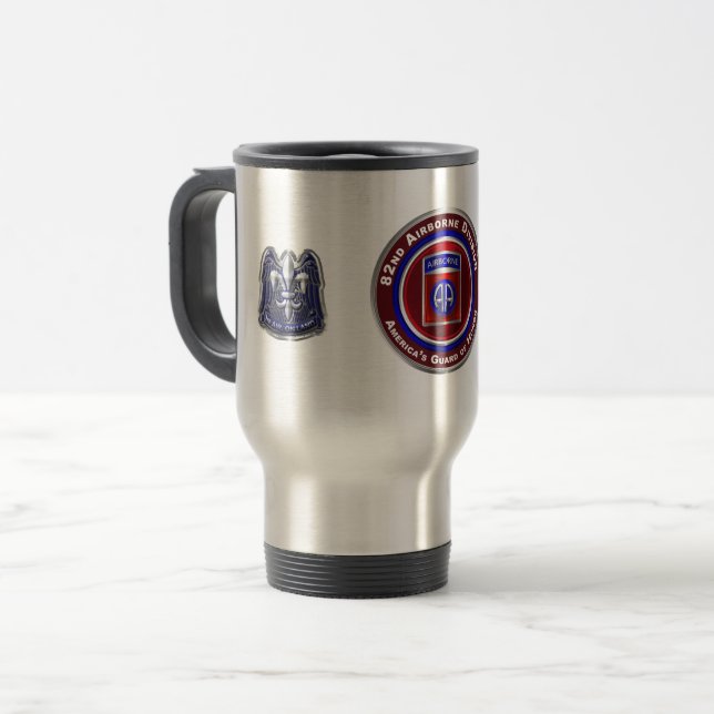 82. Im Flugzeug Division America’s Guardian of Hon Reisebecher (Vorderseite Links)