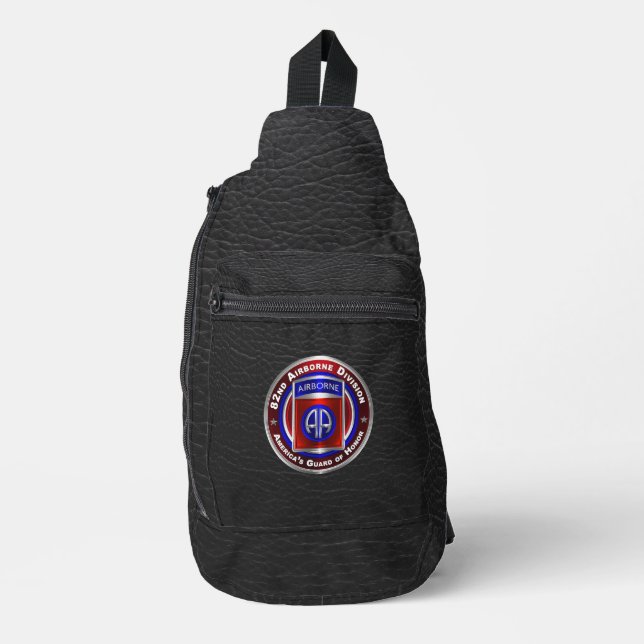 82. Im Flugzeug Division Crossbody Bag (Vorderseite)