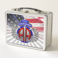 82. Im Flugzeug Division Dagger American Flag