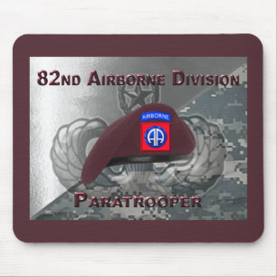 82. Im Flugzeug Division Mousepad