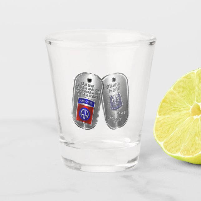 82. Im Flugzeug Division Schnapsglas (Vorderseite)