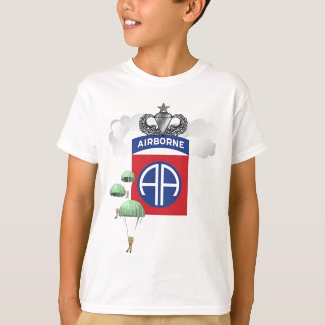 82. Im Flugzeug, Fallschirmjäger, ältere T-Shirt (Vorderseite)