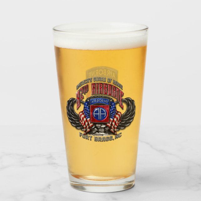 82. Im Flugzeug Fort Bragg 16 oz Pint Glas (Vorne (Gefüllt))