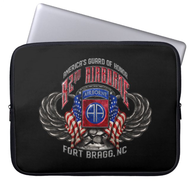 82. Im Flugzeug Fort Bragg Black 15" Notebook-Sieb Laptopschutzhülle (Vorderseite)