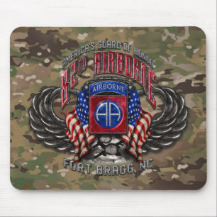 82. Im Flugzeug Fort Bragg Camouflage Mousepad