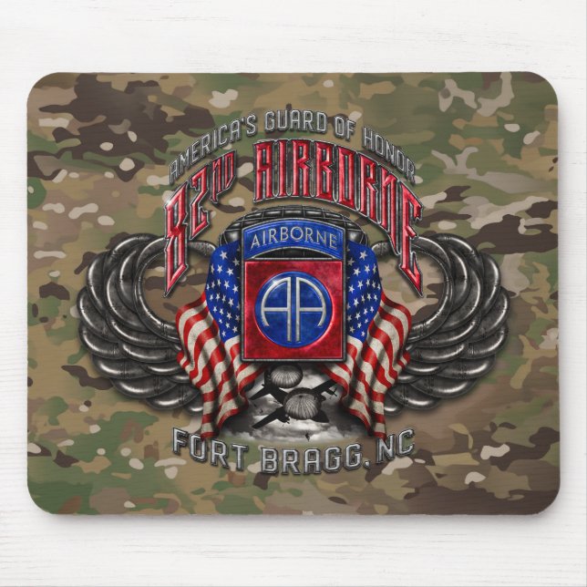 82. Im Flugzeug Fort Bragg Camouflage Mousepad (Vorne)
