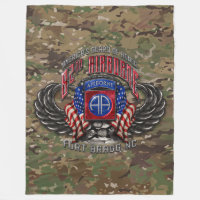 82. Im Flugzeug Ft. Bragg-Camouflage
