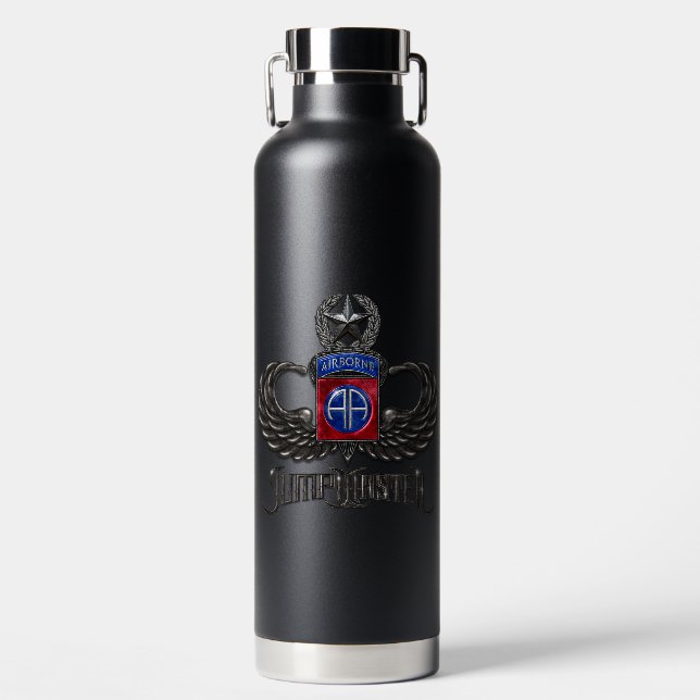 82. Im Flugzeug Jumpmaster Black 32 oz Flasche (Vorderseite)