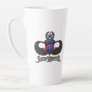 82. Im Flugzeug Jumpmaster White Latte Tasse