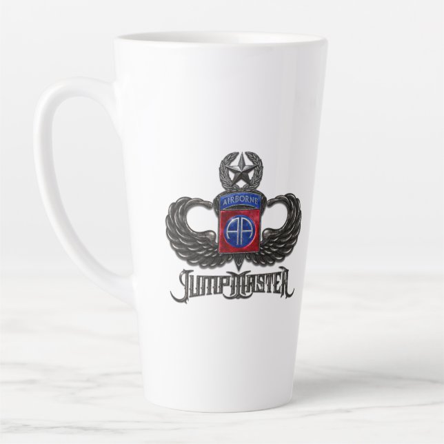 82. Im Flugzeug Jumpmaster White Latte Tasse (Links)