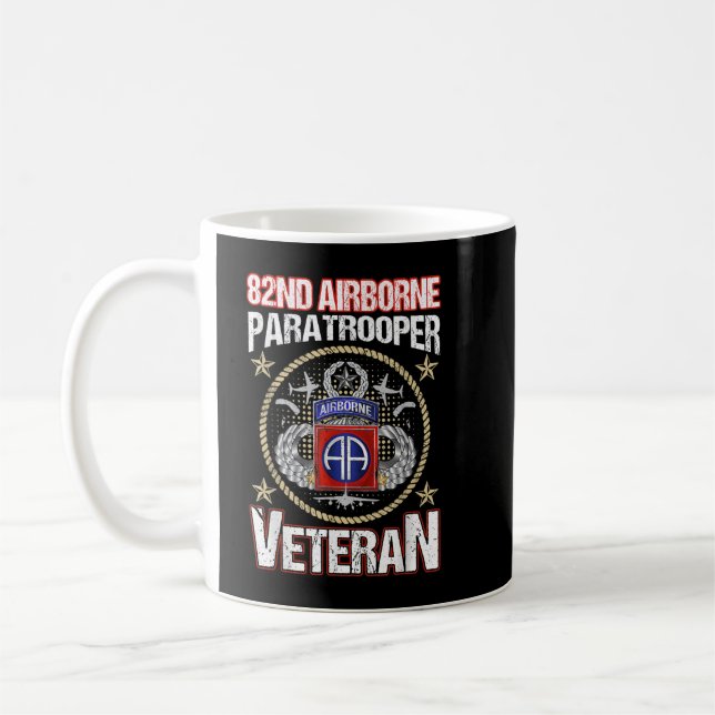 82. Im Flugzeug Paratrooper Veteran Vintag Kaffeetasse (Links)