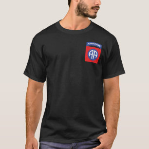82. Im Flugzeug Pocket T-Shirt