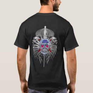 82. Im Flugzeug Silver Skull Metallic Wings T - Sh T-Shirt