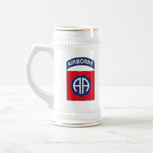 82. Im Flugzeug Stein Bierglas