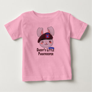 „82nd Airborne Kleiner Fallschirmjäger-Hase“ Baby T-shirt