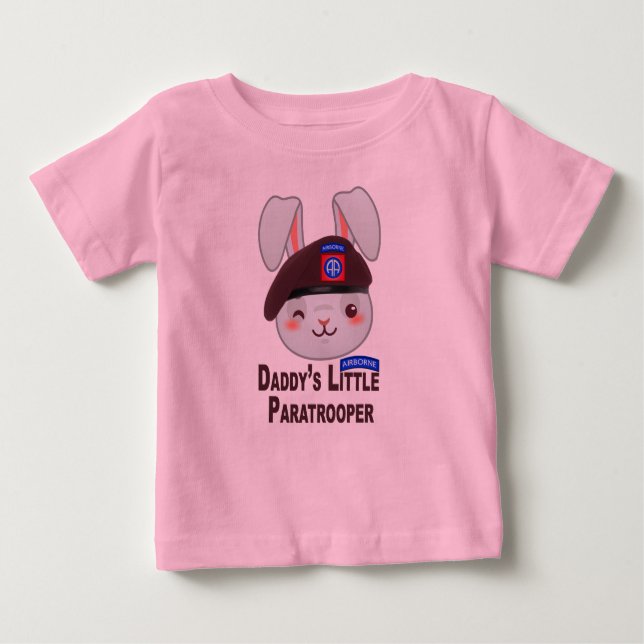 "82nd Im Flugzeug Little Paratrooper Bunny" Baby T-shirt (Vorderseite)