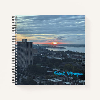 8.5X8.5 Spiral Notebook - Skyline von Detroit, MI. Notizbuch